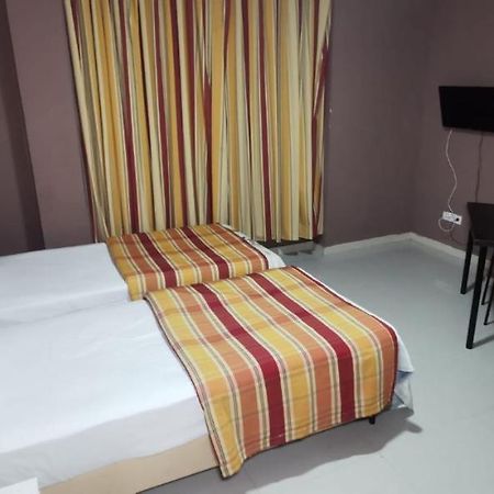 Hostal Gracia Torrejon de Ardoz Exterior photo